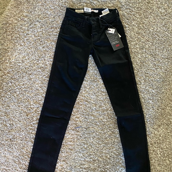 710 Super Skinny Levi Jeans - Picture 3 of 3